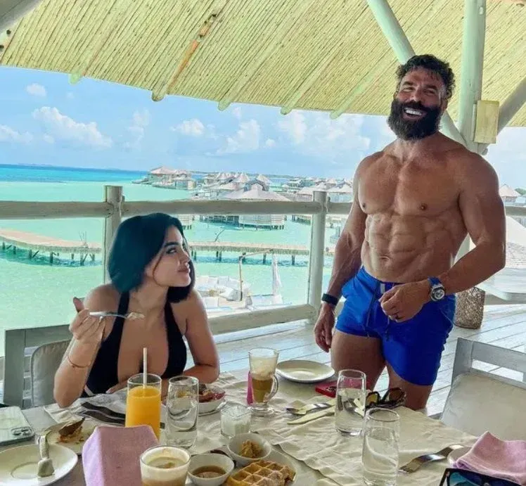 Vrouwenzot en groot expert Dan Bilzerian geeft advies over hoe je knappe babes kunt veroveren