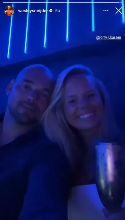 Wesley Sneijder scoort aan de lopende band en wisselt Tempation-Megan al in voor deze blondine (foto's)