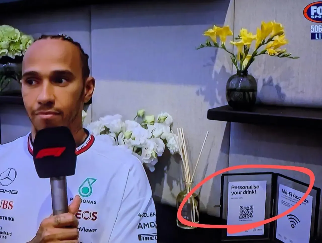 Red Bull-fans nemen Lewis Hamilton flink te grazen na interview: "Duizenden bestellingen!"
