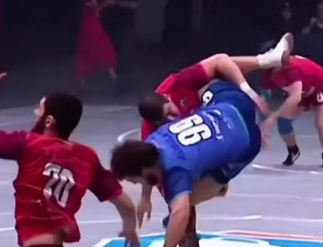 Wrestleball - ook wel 'moordbasket' genoemd - is een van de meest gewelddadige sporten ter wereld