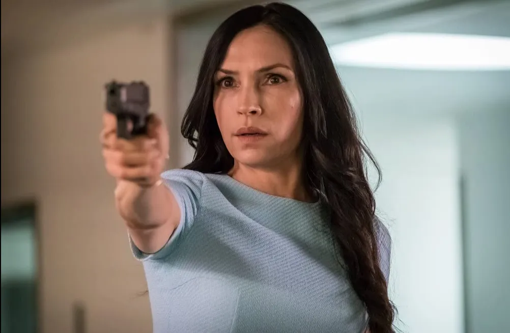 Nederlandse actrice Famke Janssen domineert Netflix met wereldwijde nummer 1-hit