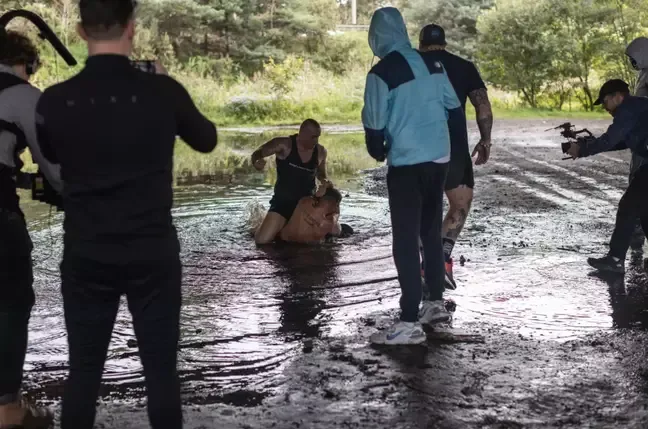 Kerel bewaart eigen oor in augurkenpot nadat die was afgebeten in bare knuckle 'fight club'