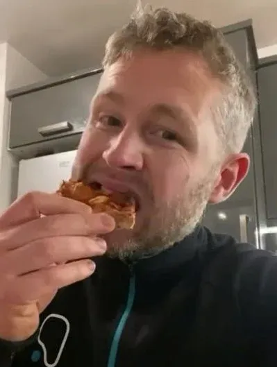 Ryan eet een volledige maand alleen maar pizza, en toont wat het met zijn lichaam deed