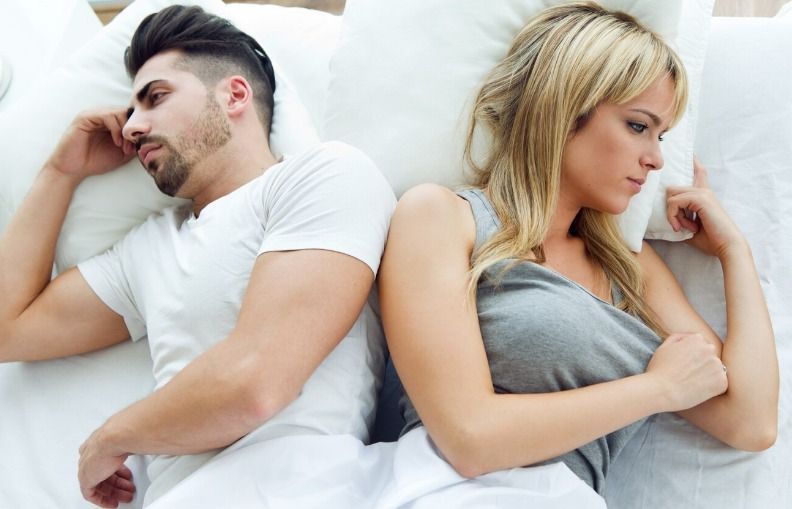 5 tekenen dat je partner mogelijk vreemdgaat, van 'koelkast' in de slaapkamer tot verstrikte leugens