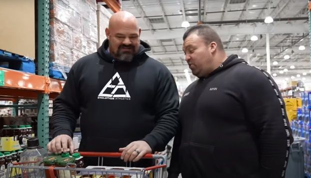 Eddie Hall en Brian Shaw gaan winkelen en geven inkijk in waanzinnig dieet van 'The World’s Strongest Man'