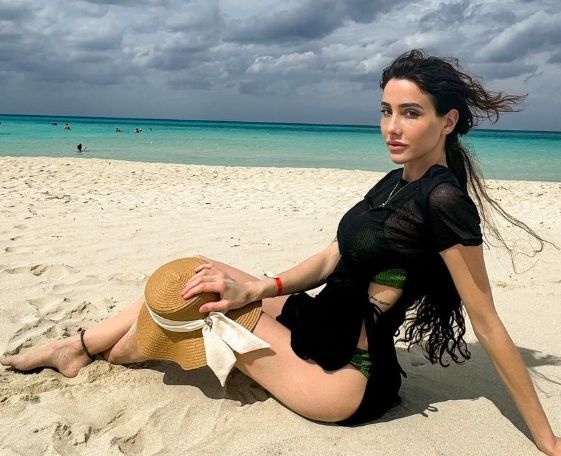 'Knapste dief ter wereld' gooit nog eens al haar bikinitroeven op tafel (foto's)