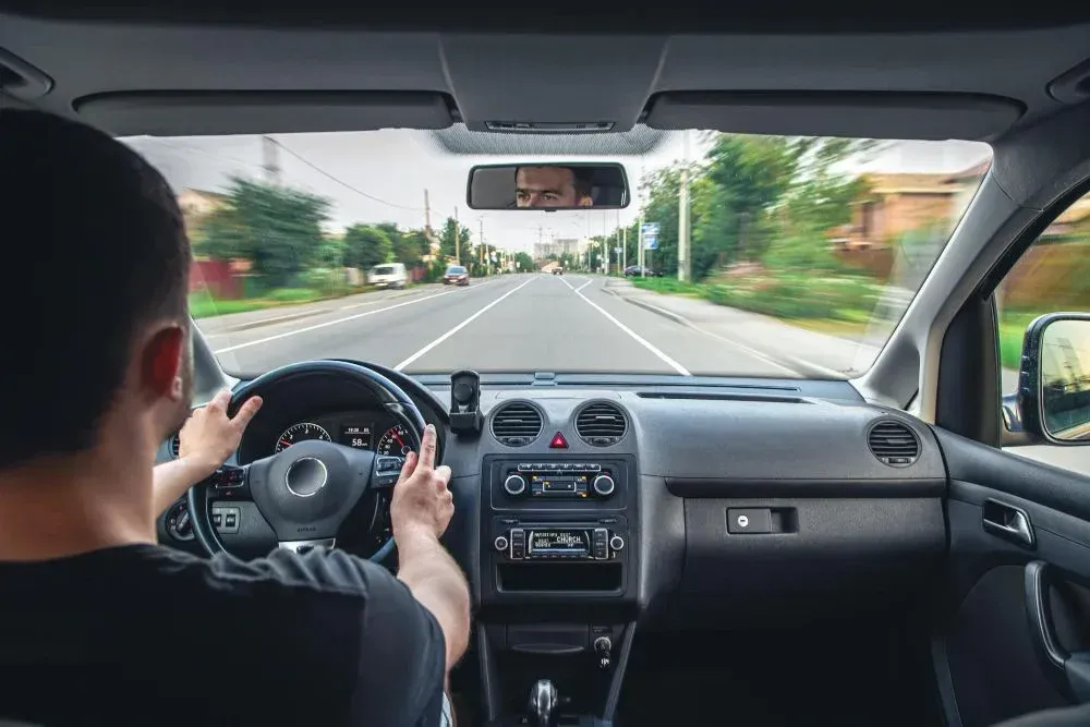 Met deze knop in je auto kan je wel tot 10% aan brandstof besparen