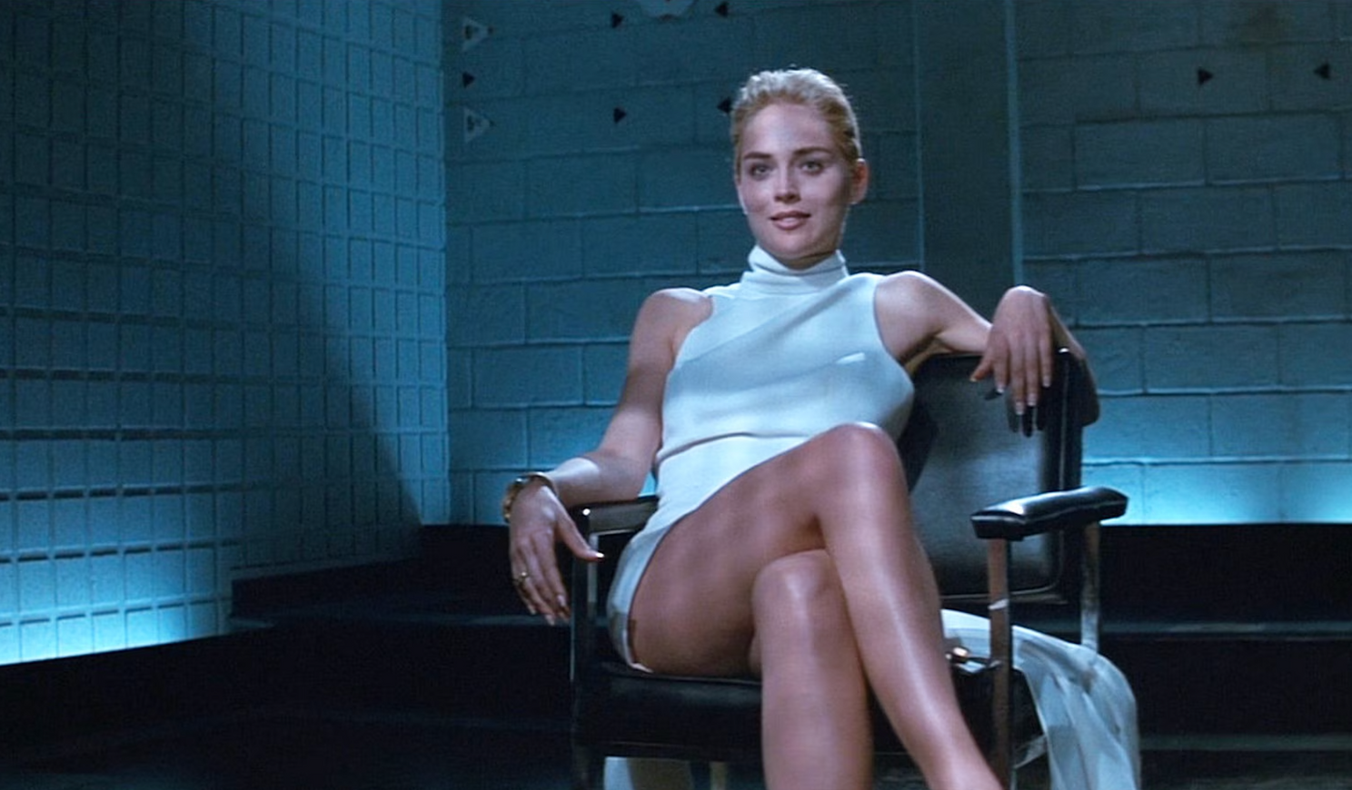Bikinifoto à la Basic Instinct van Sharon Stone (66) zorgt voor ophef online: "Is dit nu echt nodig!?"
