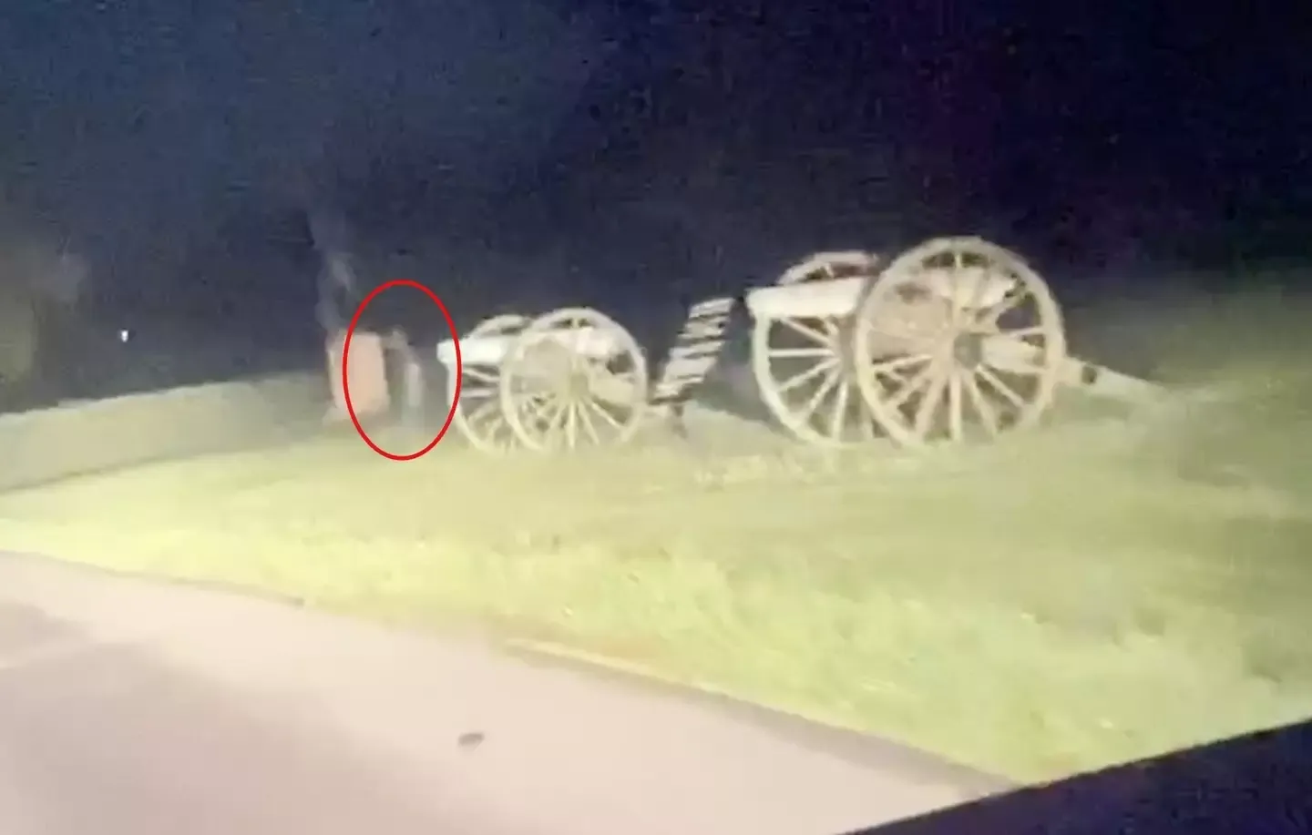 Huiveringwekkende beelden lijken 'spooksoldaten' te laten zien die de weg oversteken in Gettysburg