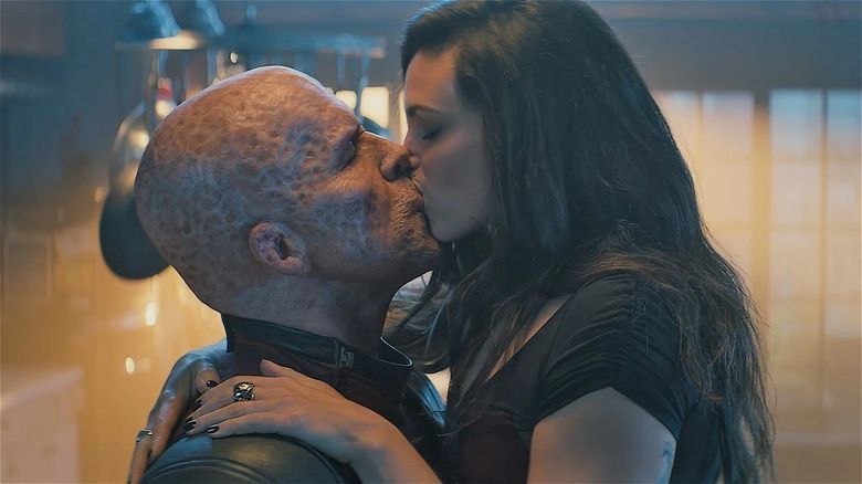 Morena Baccarin heel eerlijk over pikante scènes met Ryan Reynolds in Deadpool: "Dat was niet echt leuk!"