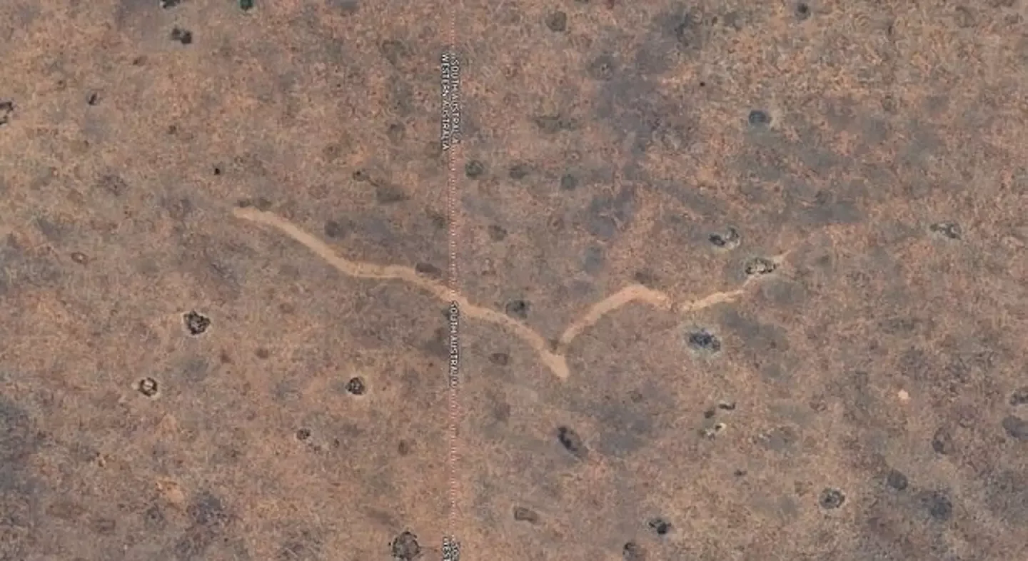 Man die Google Earth bekijkt doet schokkende ontdekking in de Australische outback