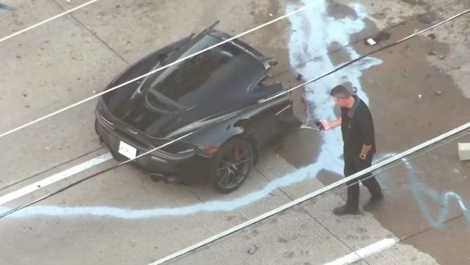 Horrorcrash in de Verenigde Staten gaat wereldwijd viraal: peperdure McLaren doormidden gekliefd
