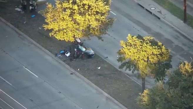Horrorcrash in de Verenigde Staten gaat wereldwijd viraal: peperdure McLaren doormidden gekliefd