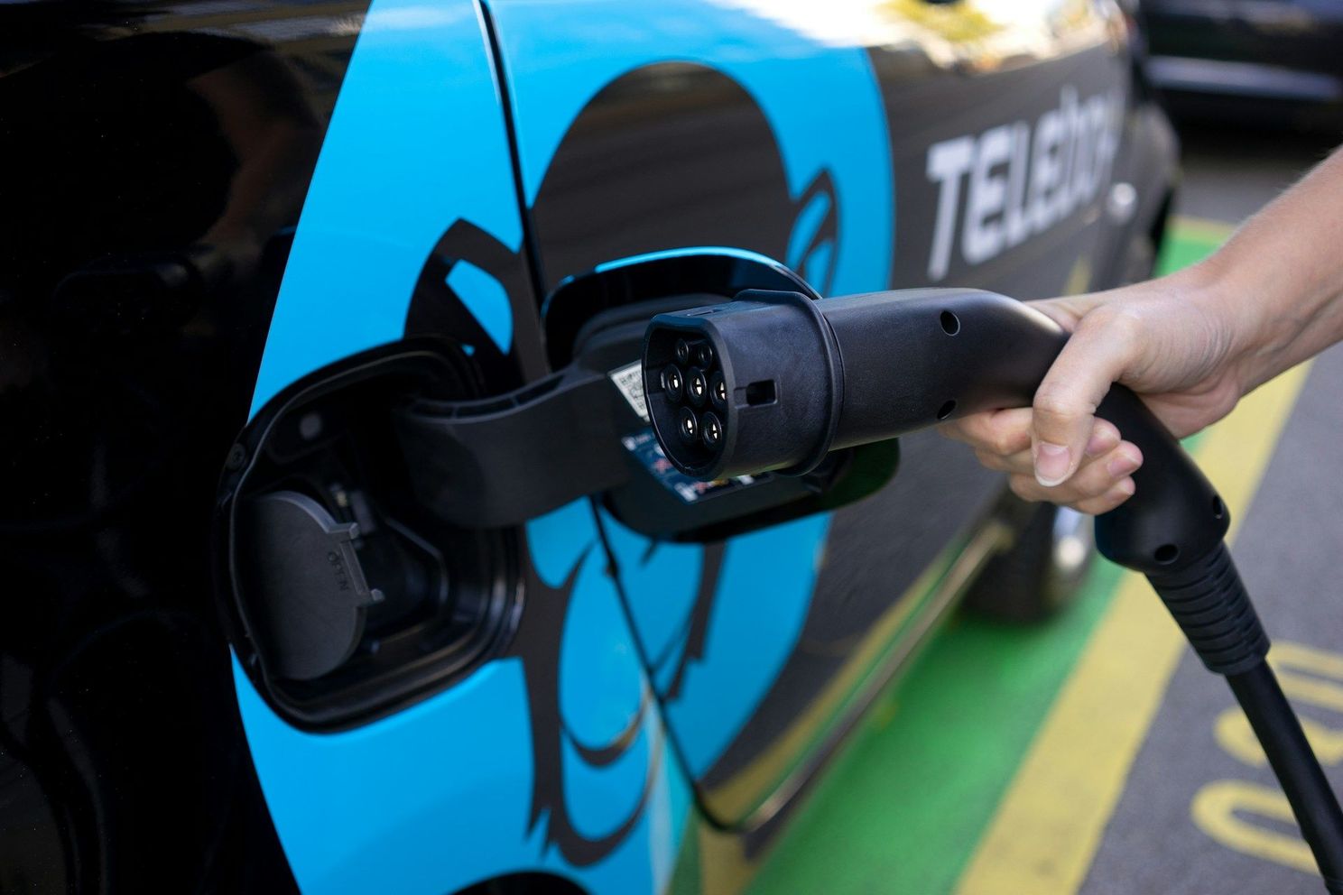 Van productie tot uitstoot, hoe 'groen' zijn elektrische auto's in vergelijking met benzine- of dieselauto's?
