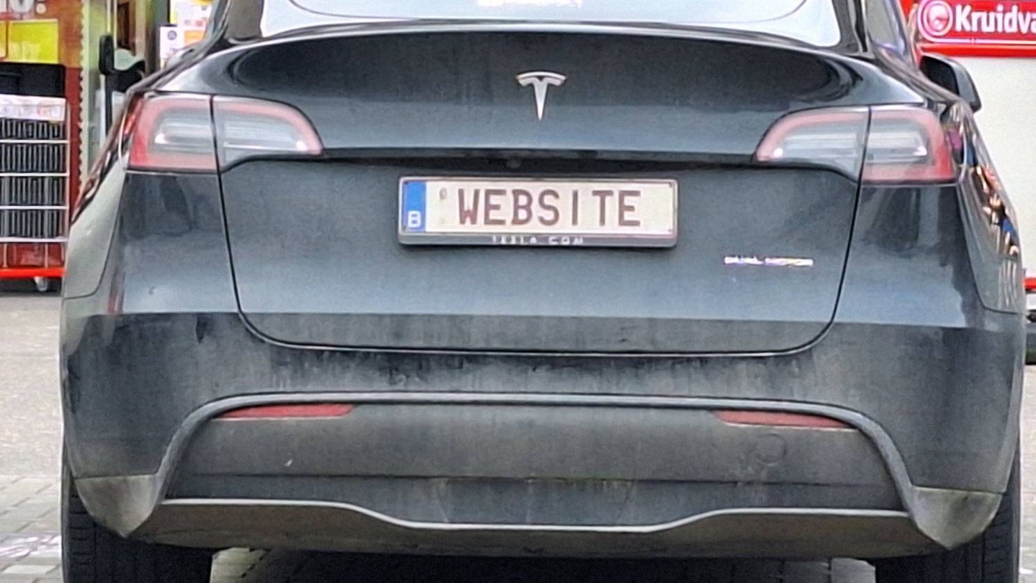 Belgische Tesla-eigenaar schaft zich een heel speciale nummerplaat aan: "Geen al te beste reclame..."