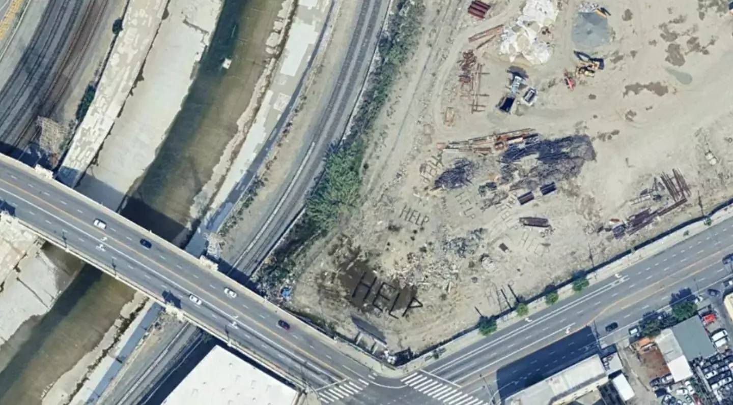 Mysterieuze 'help'-signalen op Google Earth wekken online grote bezorgdheid: "Weggejaagd door honden!"