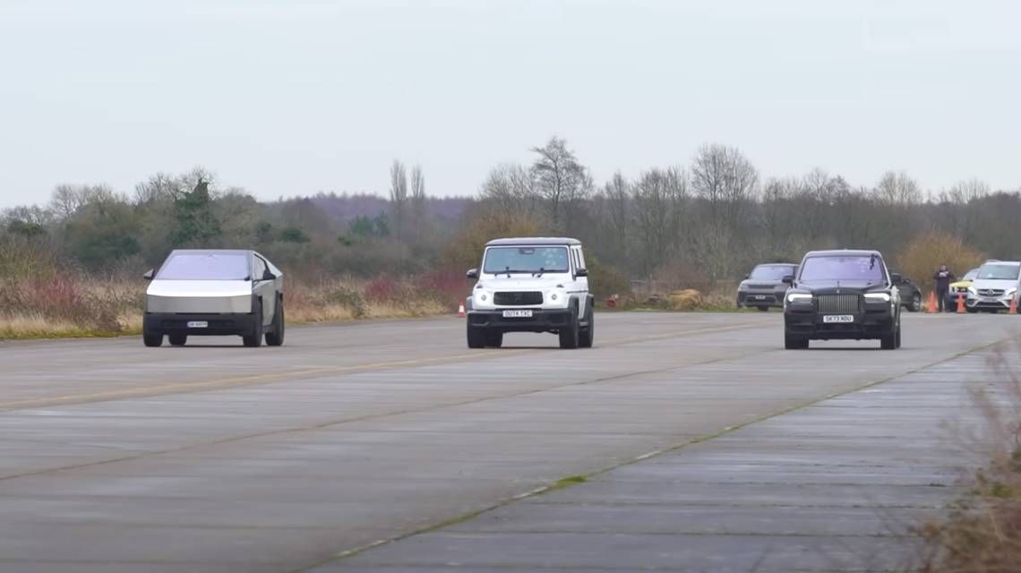 Tesla Cybertruck, Rolls-Royce Cullinan en Mercedes-AMG G63 gaan de strijd aan in een 'luxe' dragrace