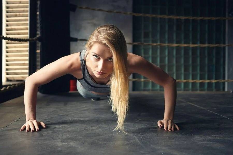 Fitness-expert legt uit hoe je jouw push-ups kan perfectioneren: "Hoge frequentie is geen teken van kracht"