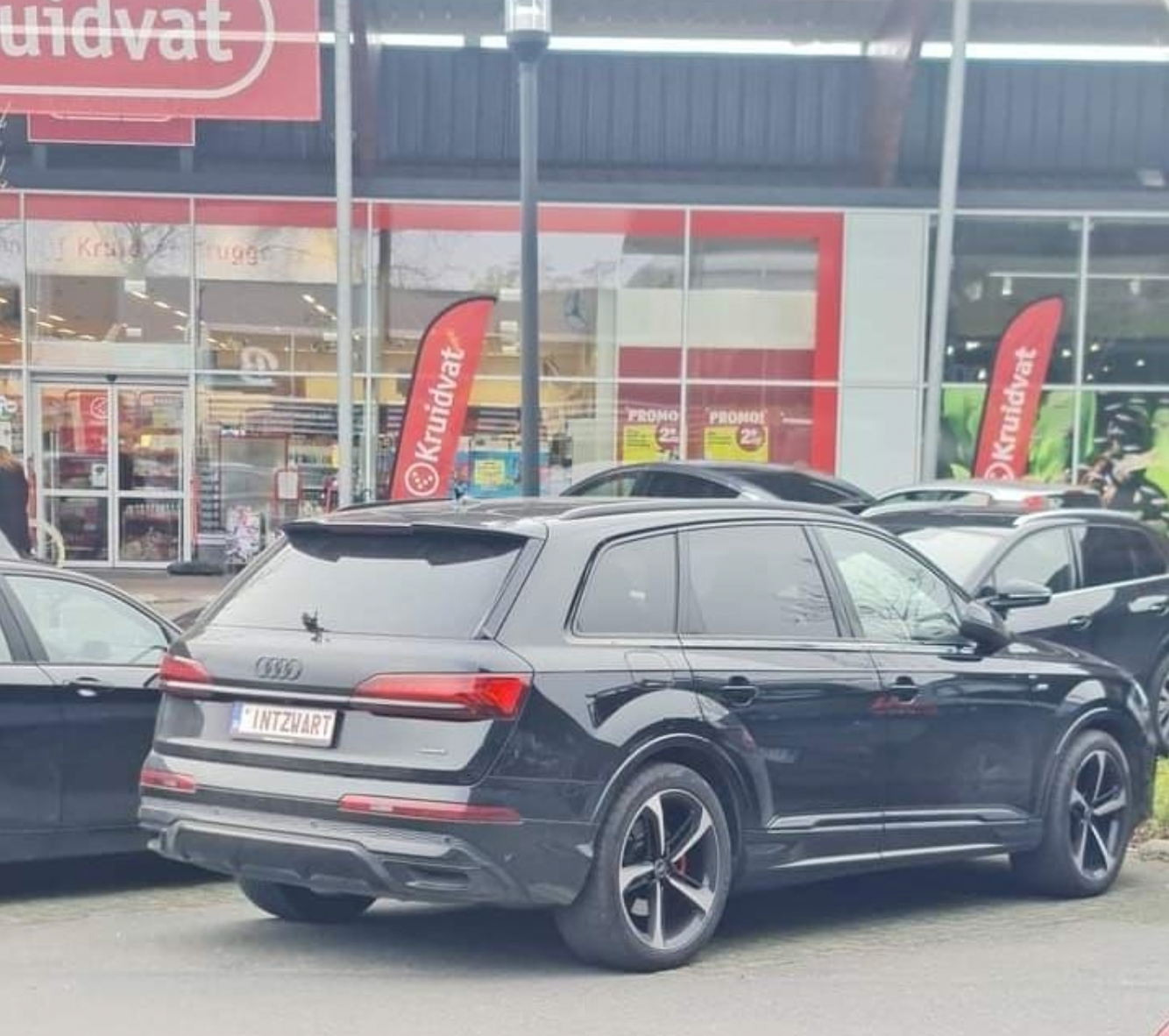 Vlaamse Mercedes-eigenaar daagt fiscus uit met zijn nummerplaat: "Die gaat daar niet met lachen"