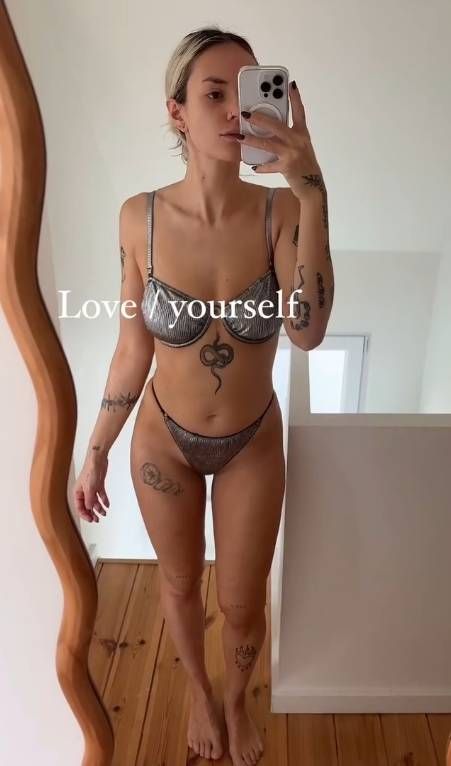 Jitske Van de Veire brengt een ode aan 'zelfliefde' en doet dat in heerlijke lingerie (foto's)