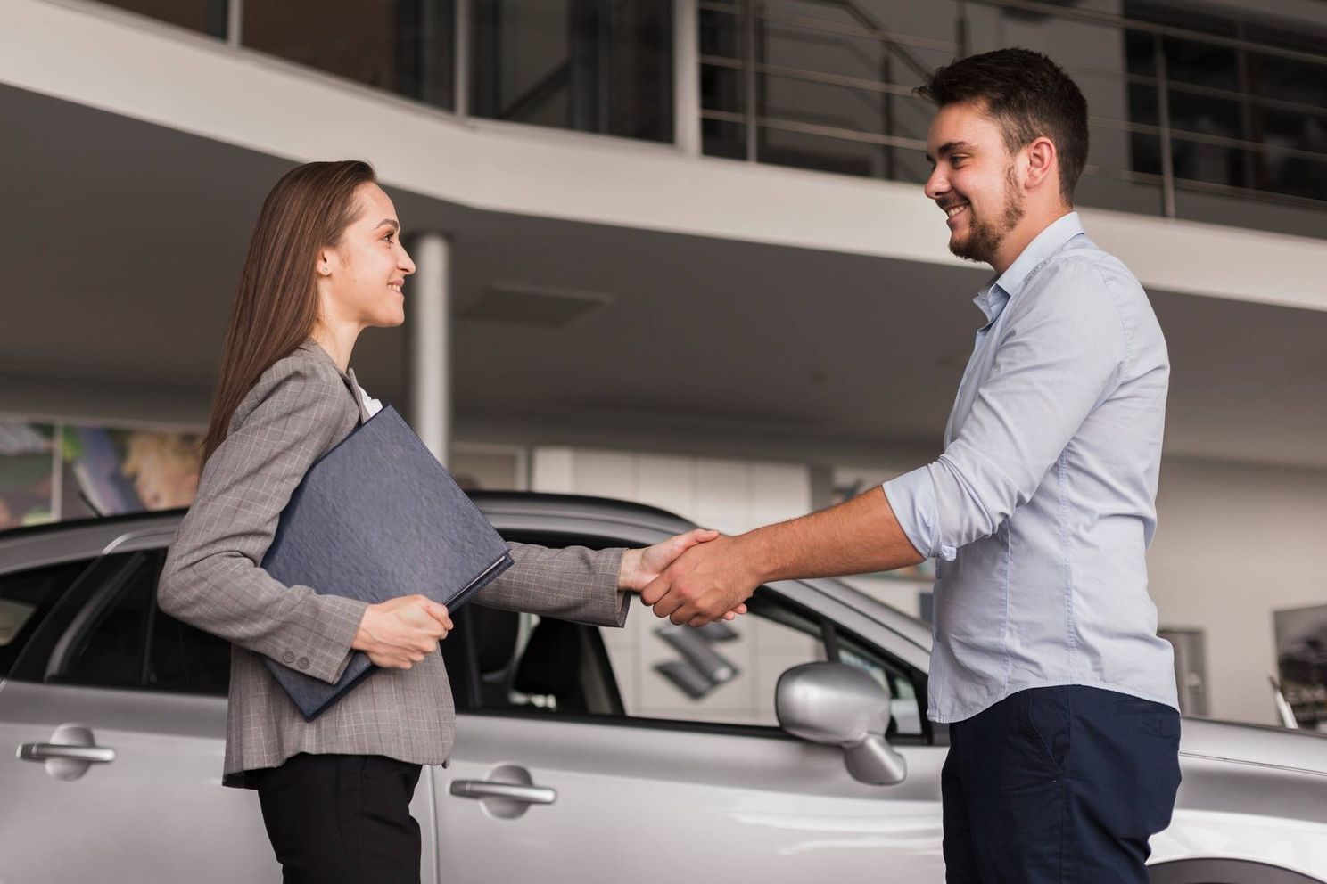 Belangrijk advies voor Belgen die een nieuwe auto kopen: deze zaken moeten verplicht op de bestelbon staan