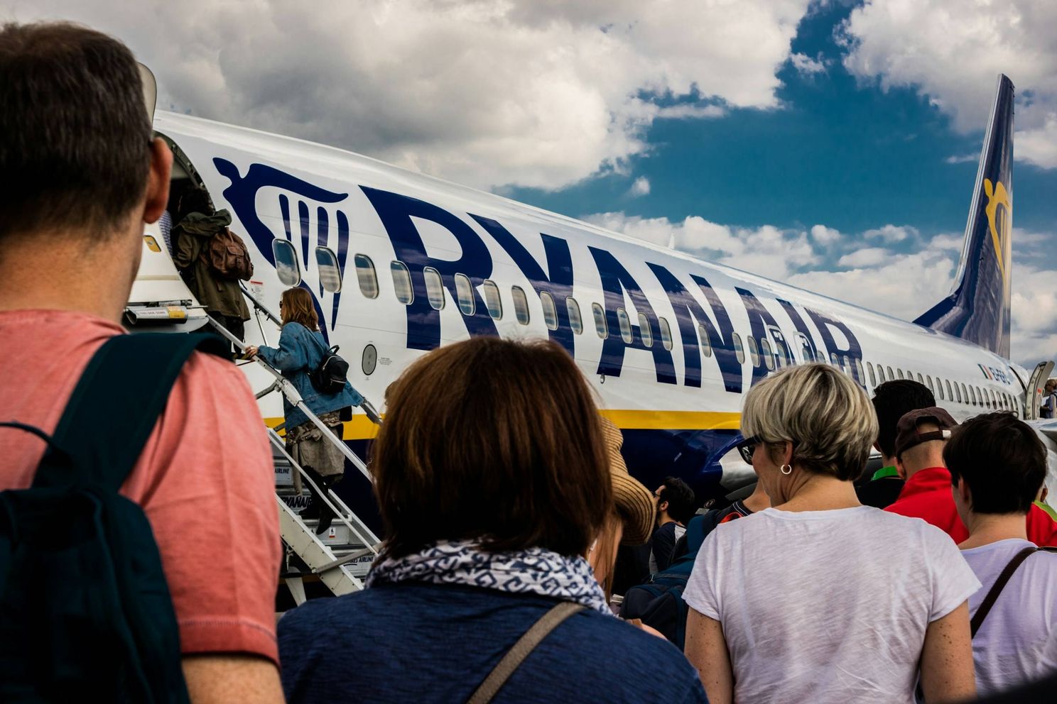 Controversiële regelwijziging Ryanair uitgesteld, nu passagiers dreigen met andere luchtvaartmaatschappijen te vliegen