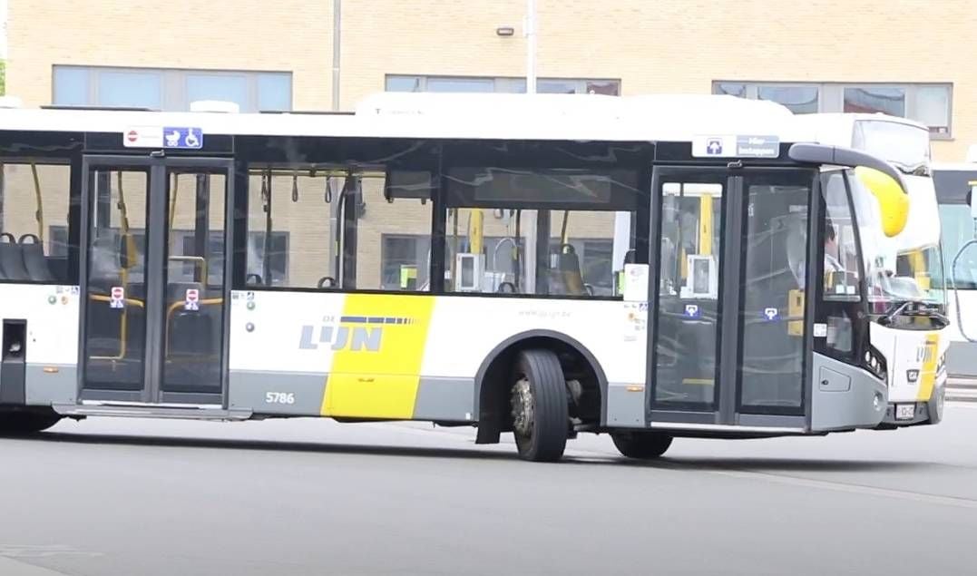 Dit is het loon van een buschauffeur bij De Lijn: "Het loon is niet slecht, maar de werkuren vallen soms tegen"