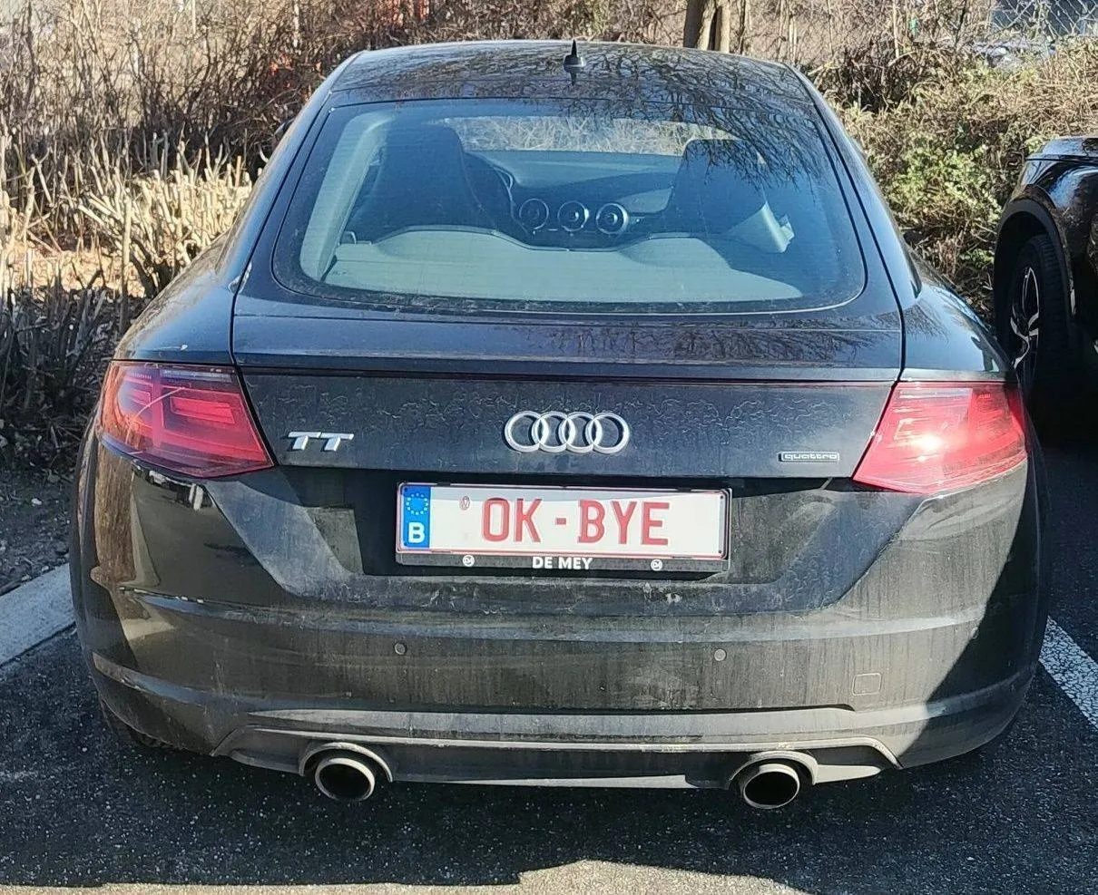 Vlaamse Audi-eigenaar gaat viraal met deze opmerkelijke nummerplaat: "Die wil er snel vandoor!"