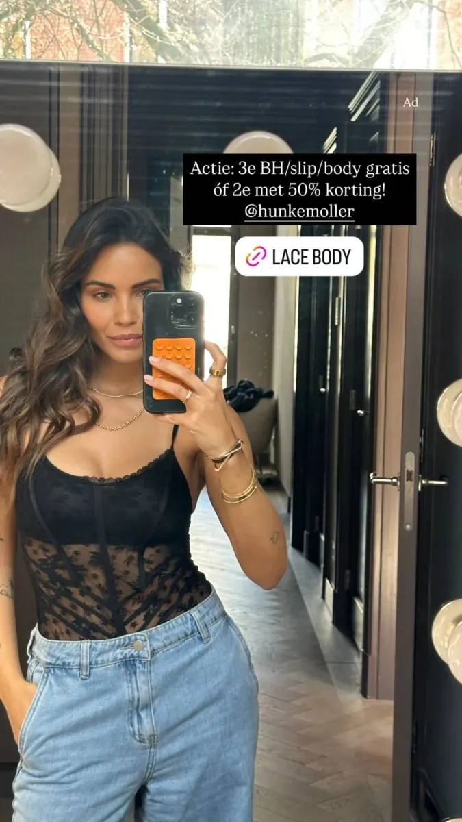 Temptation Island-presentatrice Monica Geuze toont nog eens waarom zij en lingerie een heerlijke combinatie zijn
