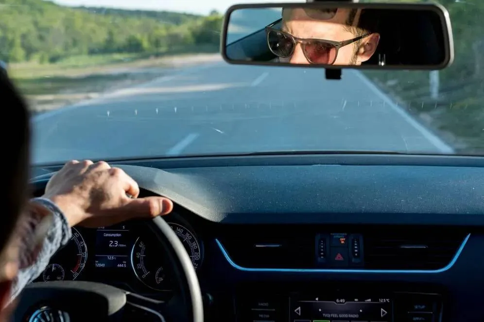 Zomervakantie met de auto gepland? Deze rijbewijsfout kan je reis naar het buitenland verpesten