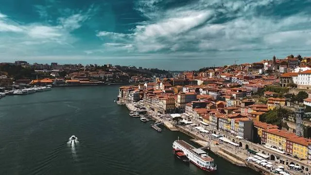 5 goedkope maar verrassend boeiende citytrips in Europa: "Driegangenmenu voor minder dan 15 euro"