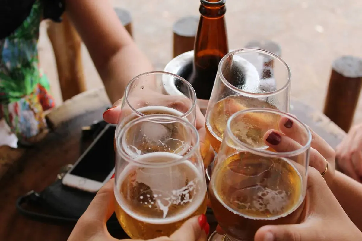 'Zebradrinken' wordt steeds populairder, maar experts waarschuwen voor de misverstanden die bestaan