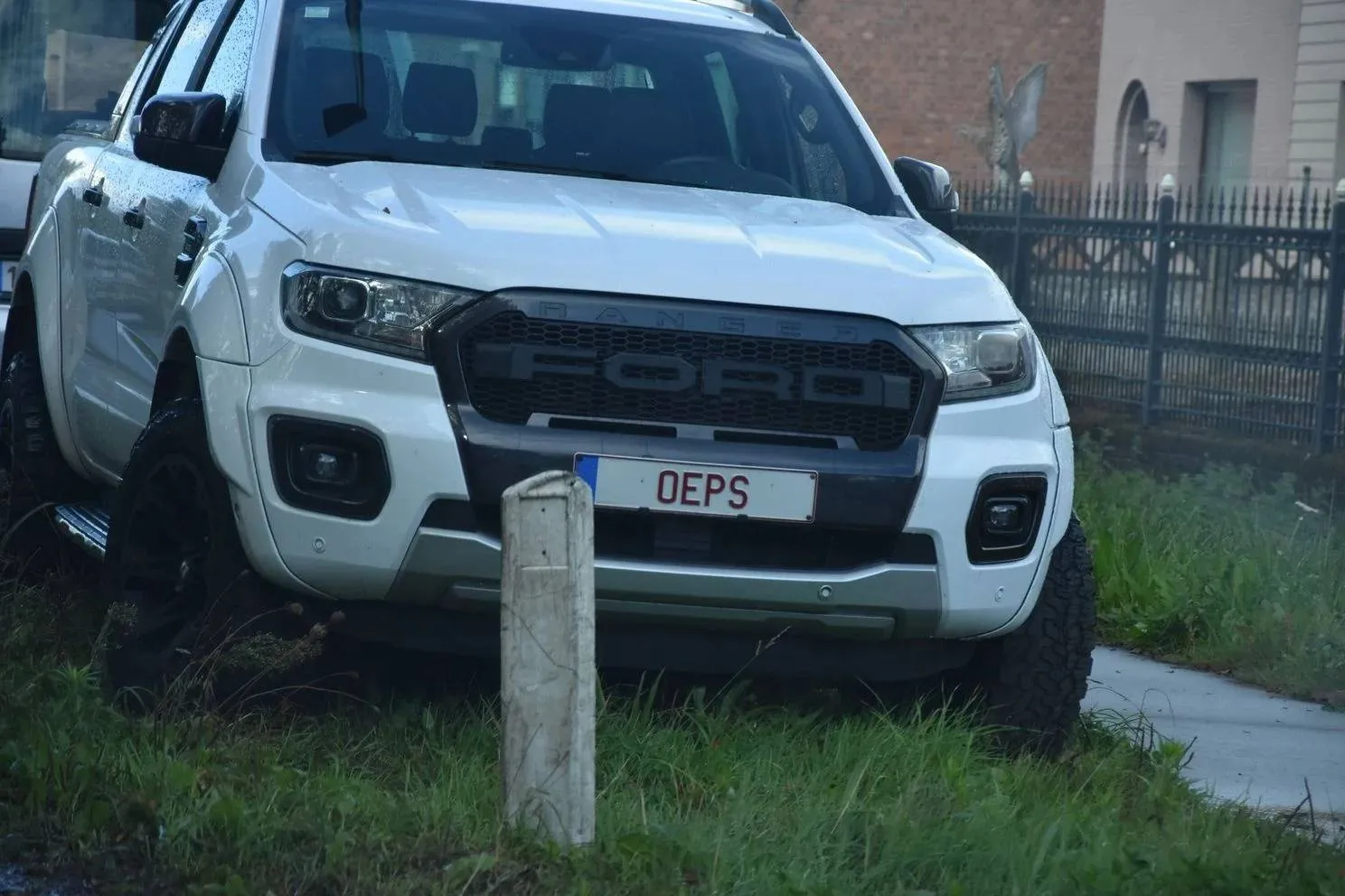 Vlaamse Ford-eigenaar trekt de aandacht met zijn nummerplaat: "Niet verteld aan zijn vrouw..."