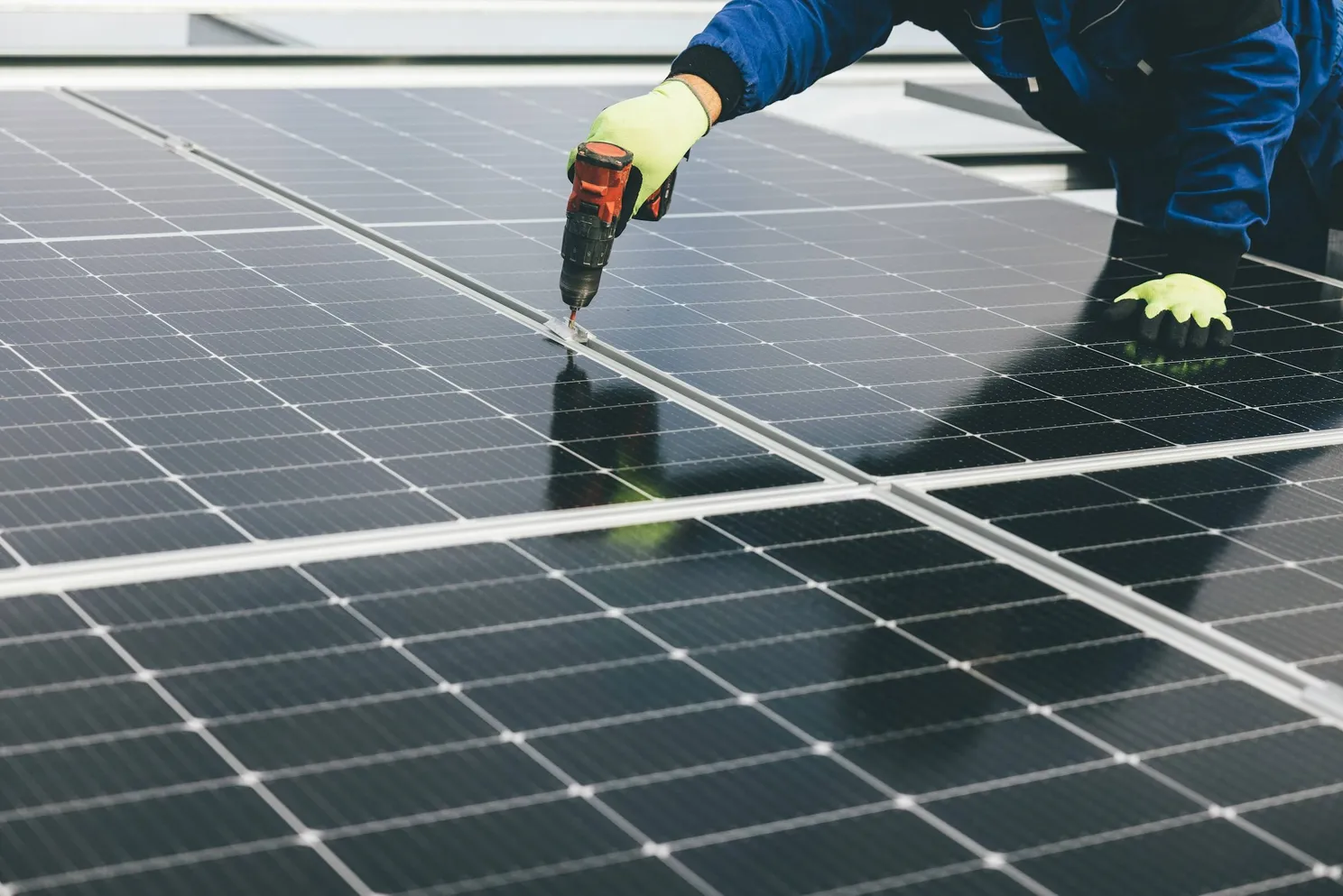 Revolutie in zonnepanelen: deze doorbraak maakt zonne-energie goedkoper en duurzamer
