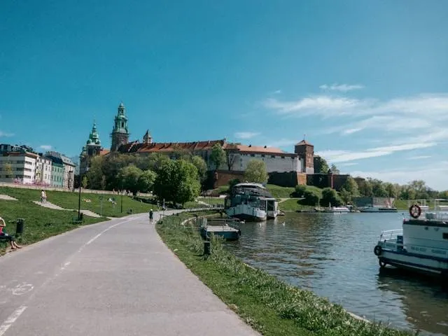5 goedkope maar verrassend boeiende citytrips in Europa: "Driegangenmenu voor minder dan 15 euro"