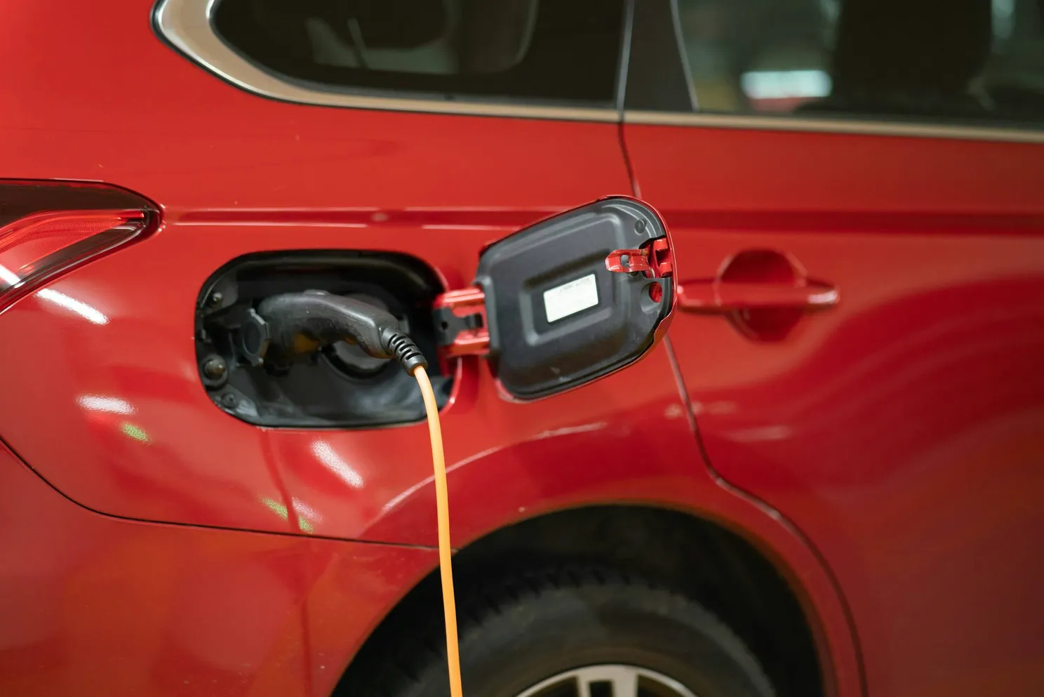 Snel laden versus traag laden: zo verleng je de levensduur van je EV-batterij met de juiste laadmethode