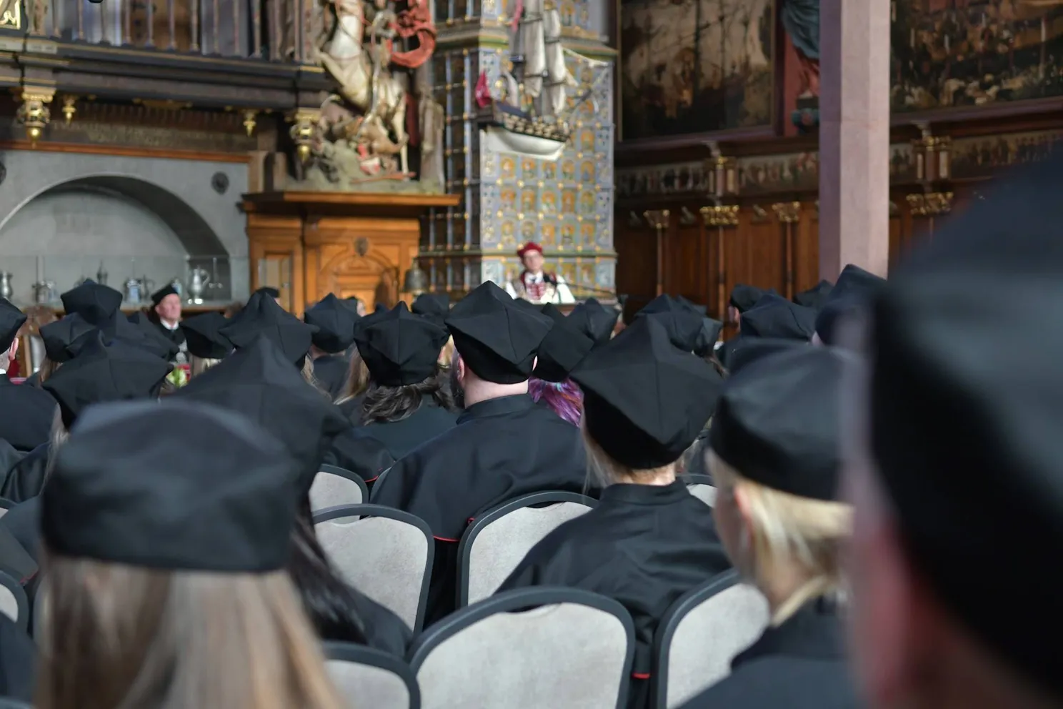 Dit is het loon van een professor aan de universiteit in België: "Ook verschillen tussen universiteiten"