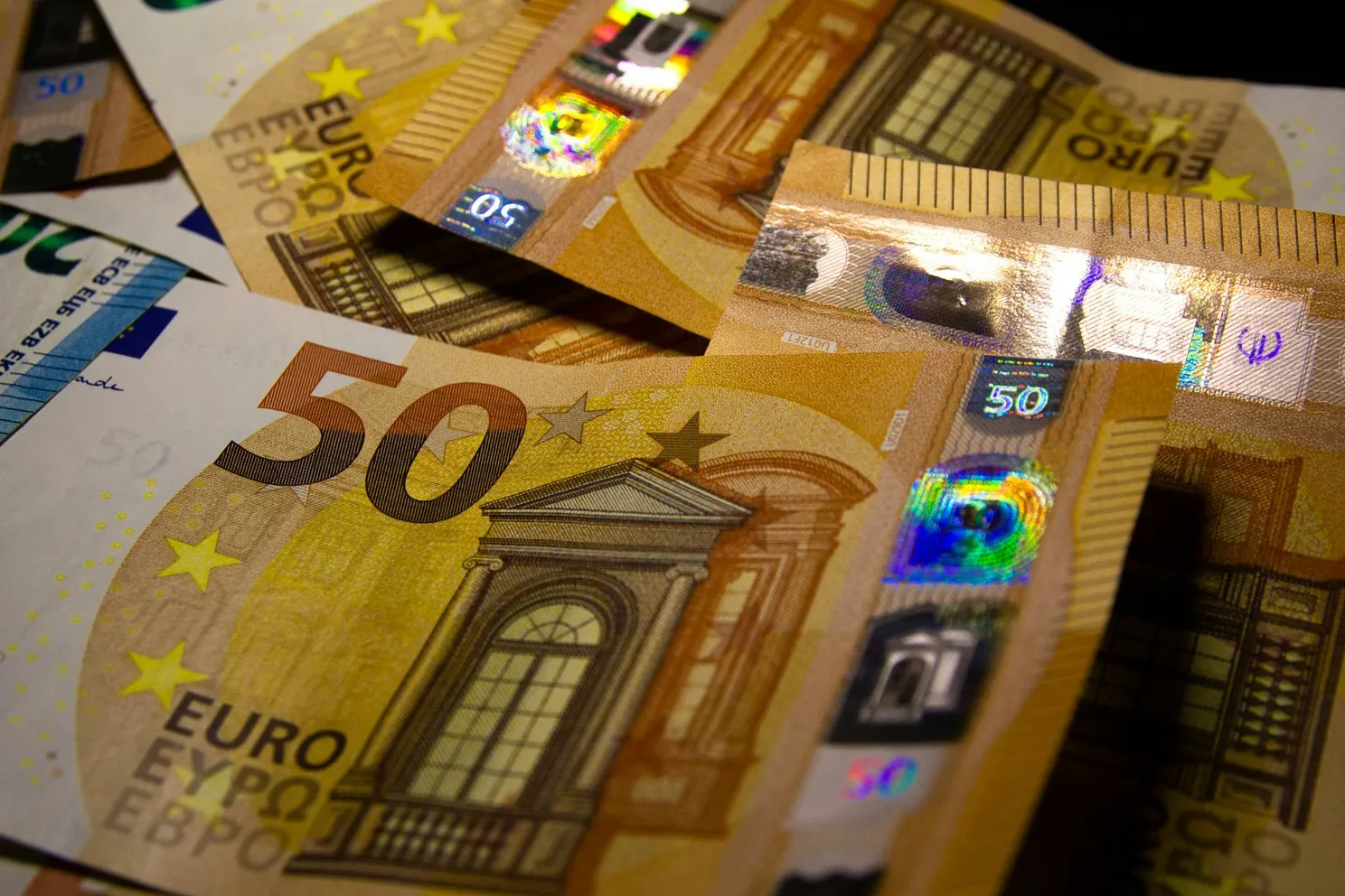 Zoveel geld incasseert de Belgische staat elk jaar aan belastingen: "Verschil met buurlanden is enorm"