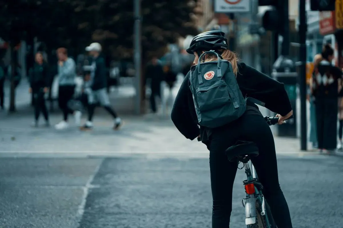 Mogelijke wetswijziging voor fietsers beroert de gemoederen: "Het gaat hier om levens redden"