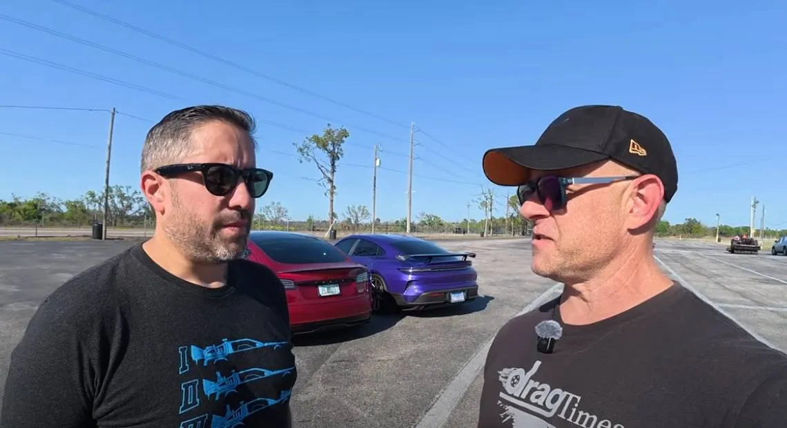 Beklijvende dragrace tussen snelste Porsche ooit en Tesla Model S, en een koning wordt gekroond