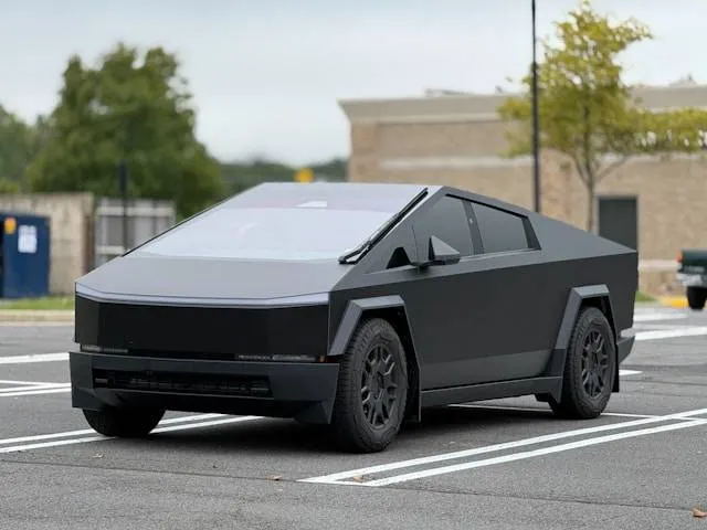 Hoeveel het kost om elke band van een Tesla Cybertruck te vervangen, is voor veel eigenaren een schok