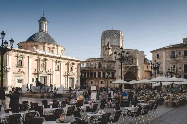 5 goedkope maar verrassend boeiende citytrips in Europa: "Driegangenmenu voor minder dan 15 euro"