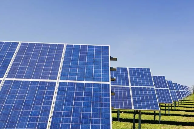 Deze nieuwe technologie laat zonnepanelen drie keer langer meegaan: "Tot 12% krachtiger"