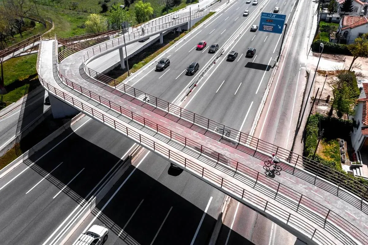Veel Belgische chauffeurs doen dit verkeerd op de autosnelweg: "Een boete als je opzettelijk hindert"