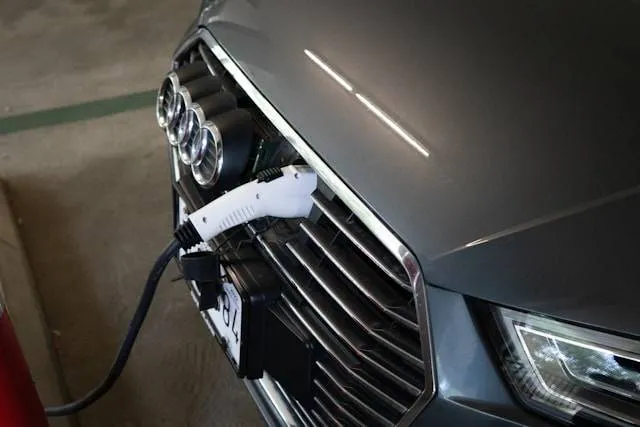 Nieuwe batterij maakt elektrische wagens efficiënter, krachtiger én lichter: "Een veelbelovende innovatie"