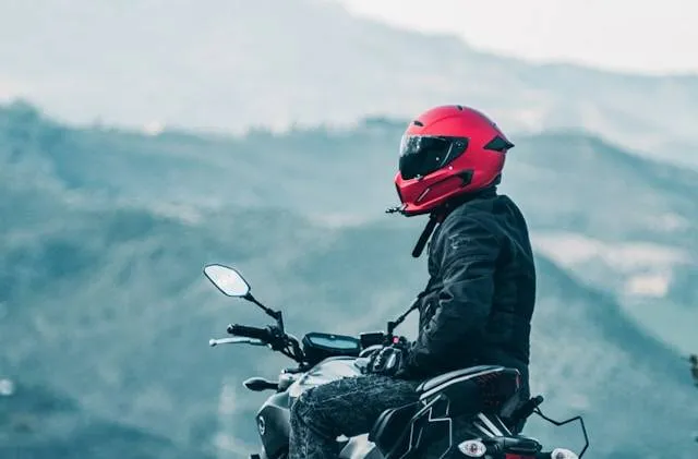 Belgische motorrijders krijgen fikse waarschuwing van experts: "Wees voorzichtig met deze functie"