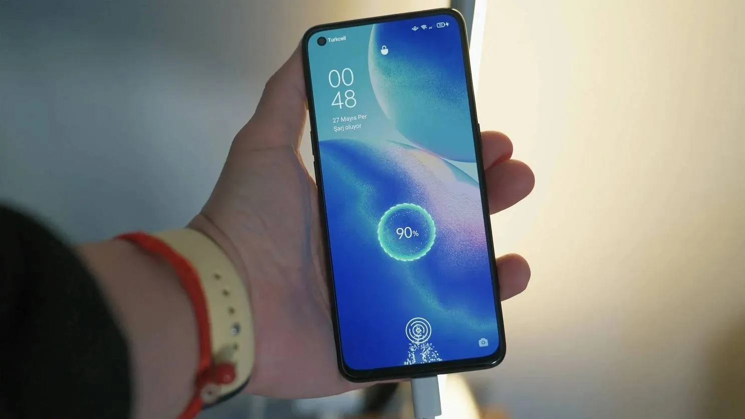 Apple-experts waarschuwen: "Doe dit nooit wanneer je jouw iPhone oplaadt"
