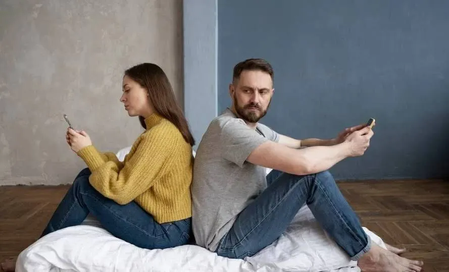 Relatie-experts waarschuwen: "Deze signalen kunnen erop wijzen dat je partner vreemdgaat"