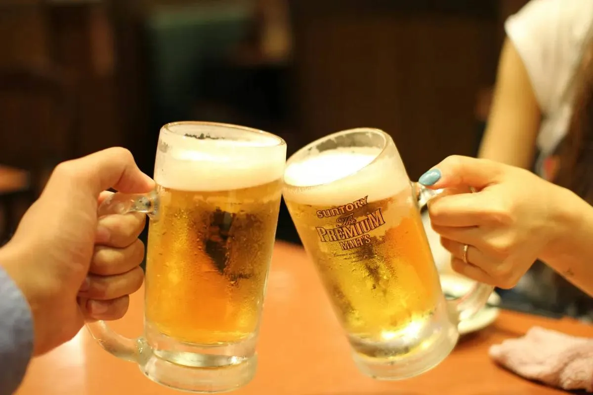 Kans op dementie verminderen? Neuroloog onthult vanaf welke leeftijd je moet stoppen met alcohol