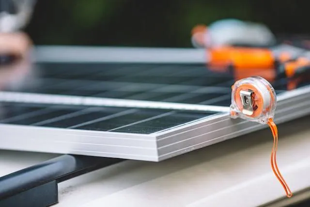 Wat je absoluut moet weten voor je zonnepanelen vervangt: "De financiële impact kan enorm zijn"